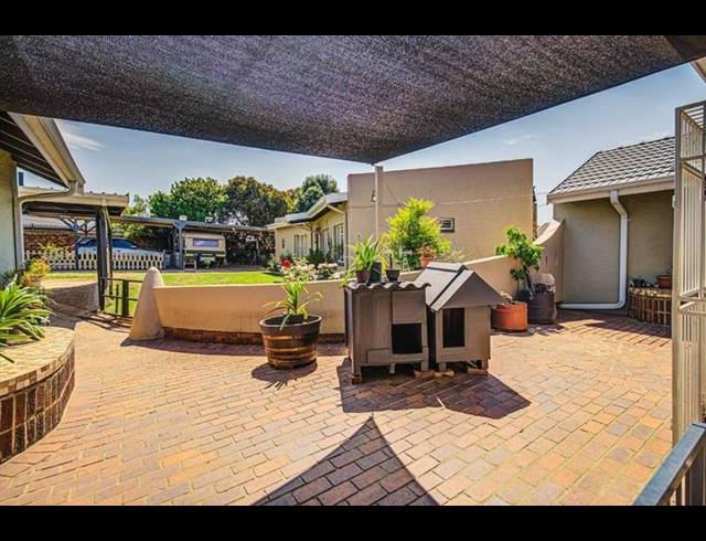 3 BEDROOM HOUSE FOR SALE IN VAN RIEBEECK PARK
